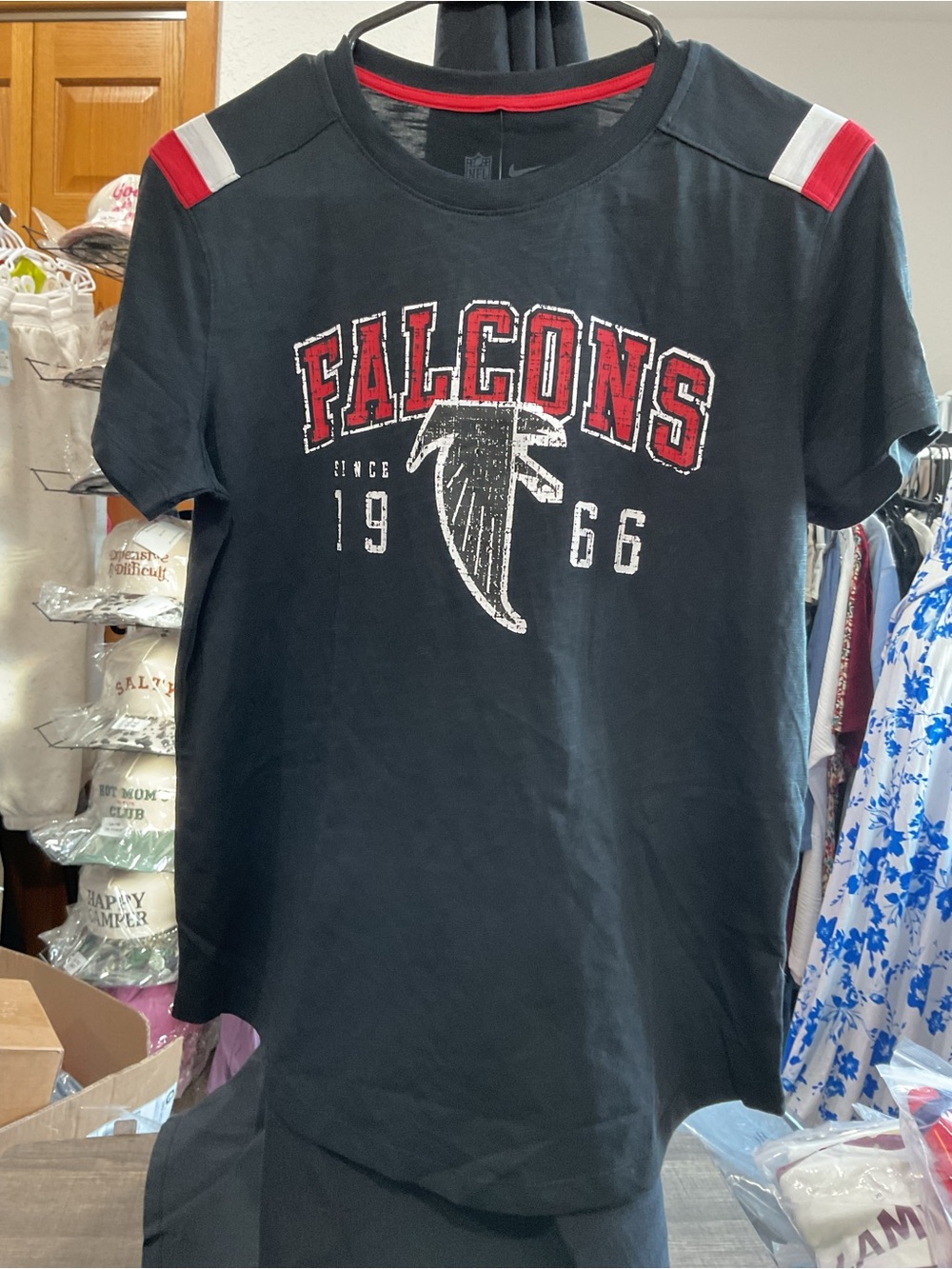 SA148 - Nike Atlanta Falcons NFL Women’s T-Shirt Black Red NWT Small
